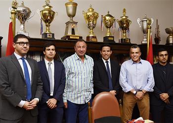 الأهلي يستقبل وفد فيفا وكاف في مقر الجزيرة