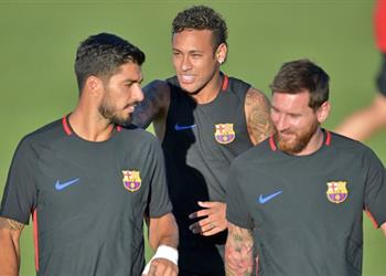 RAC1 رئيس برشلونة يجتمع بلاعبيه من أجل عودة نيمار
