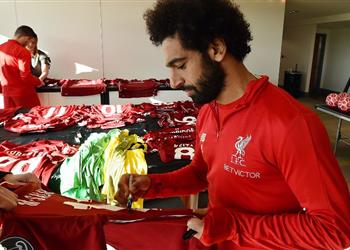 محمد صلاح يشارك مع ليفربول في حملة لإنقاذ ضحايا تسونامي إندونيسيا