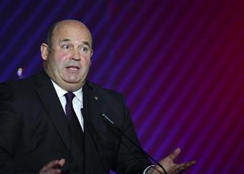 المدير العام لبرشلونة يحسم مصير ألكاسير ويفتح الباب لرحيل للاعبي الفريق