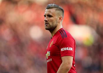 تجديد عقد شاو يربك حسابات توتنهام