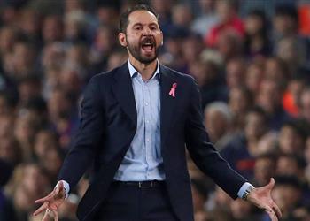 مدرب إشبيلية يكشف سبب فوز برشلونة