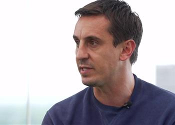 جاري نيفيل يجب على مهاجمي مانشستر يونايتد تقليد محمد صلاح وماني