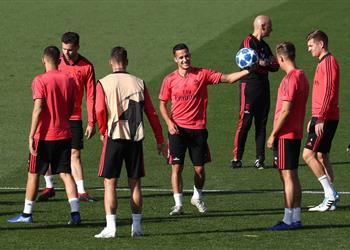 لوبيتيجي ي علن قائمة ريال مدريد لمواجهة فيكتوريا بلزن ويستبعد ستة لاعبين