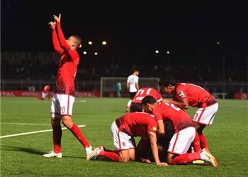 ثنائي الأهلي يخضع لفحص طبي عقب العودة من الجزائر