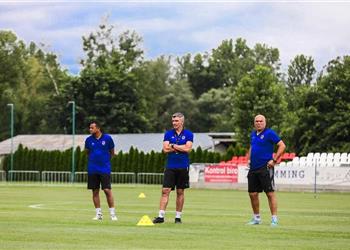 أول قرارات كارتيرون تجاه لاعبي الأهلي عقب العودة من الجزائر