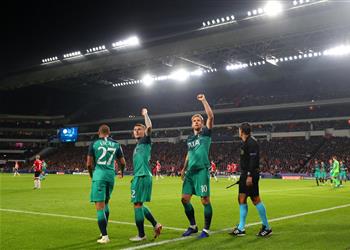 فيديو آيندهوفن يلدغ توتنهام بالوقت القاتل في مباراة طرد هوجو لوريس