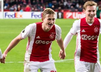 برشلونة يواصل مراقبة نجمي أياكس في دوري الأبطال