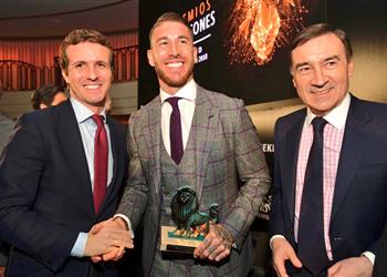 راموس يحصل على جائزة جديدة ويوجه رسالة لجماهير ريال مدريد قبل الكلاسيكو