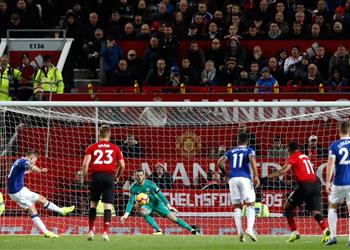 فيديو مانشستر يونايتد يهرب من فخ إيفرتون بالبريميرليج