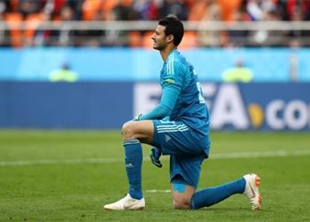 بالفيديو محمد الشناوي يغادر مباراة الأهلي والوصل الإماراتي مصاب ا