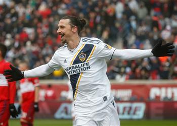 تقارير ميلان يتفوق على ريال مدريد في صراع ضم إبراهيموفيتش