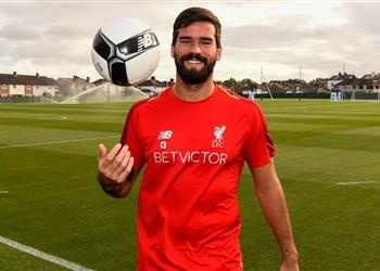 أليسون شقيقي مثلي الأعلى في حراسة المرمى وتافاريل وبوفون الأفضل