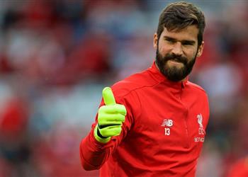 أليسون ليفربول يسير على الطريق الصحيح والكرة الذهبية حلم صعب