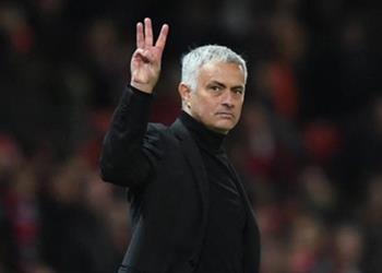 مورينيو يطالب بضم نجم برشلونة في يناير