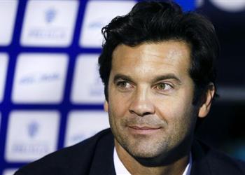 سولاري يشيد بفينسيوس وراموس ويؤكد سعيد بشخصية الفريق