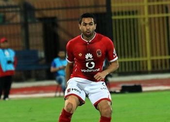 بالفيديو أحمد فتحي يغادر مبارة الأهلي والترجي مصاب ا