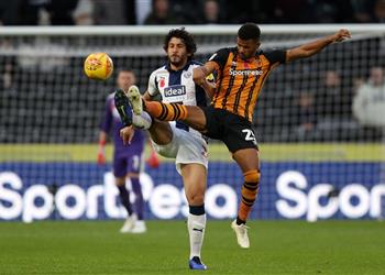 أحمد حجازي يشارك في هزيمة وست بروميتش أمام هال سيتي