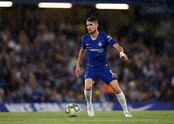 جورجينيو يكشف عن سلوك غريب لمدرب تشيلسي في المباريات