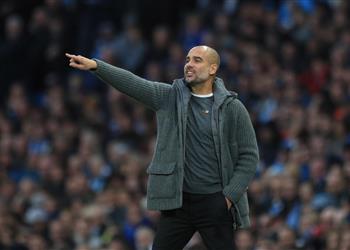 جوارديولا ينتقد دفاع مانشستر سيتي ويشيد بسترلينج بعد الفوز على ساوثمبتون