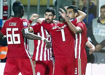 أحمد حسن كوكا يسجل ويقود أولمبياكوس لتخطي عقبة آريس