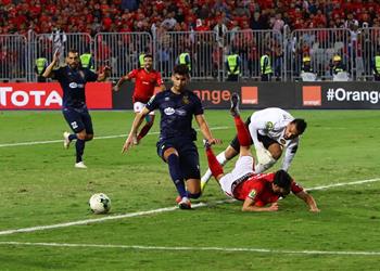 مخرج مباراة الأهلي والترجي عن لقطة أزارو لم أراها خلال الـ90 دقيقة وارد تسريبها من الفار