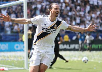 إبراهيموفيتش يرد على إهتمامات ميلان بضمه