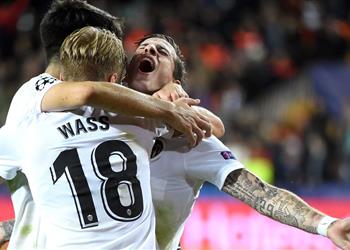 فالنسيا يضرب يانج بويز بثلاثية ويحتل وصافة مجموعته مؤقت ا