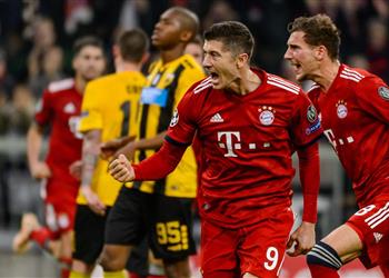 فيديو ليفاندوفسكي يقود بايرن ميونخ لعبور آيك آثينا بثنائية