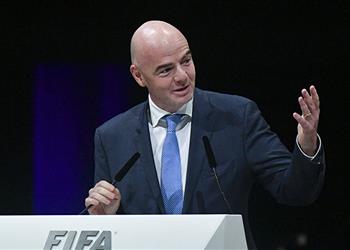 رئيس فيفا يرفض التعليق على مباراة الذهاب بين الأهلي والترجي ويؤكد الفريق التونسي استحق اللقب