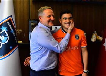 كريم حافظ خارج التشكيل الأساسي لباشاك شهير أمام تشايكور