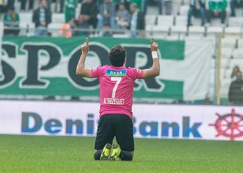 فيديو تريزيجيه يصنع ويسجل هدف ا رائع ا في شباك بورصا سبور