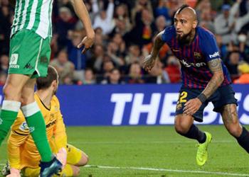 فيدال ريال بيتيس نجح في استغلال أخطاء برشلونة