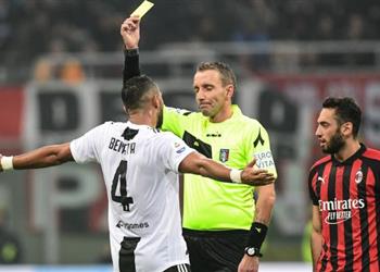 صحفي ايطالي يشن هجوما عنيفا لحكم مباراة ميلان ويوفنتوس
