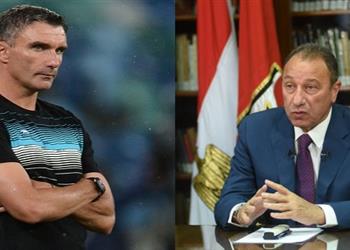 الخطيب يعقد اجتماع ا مع الجهاز الفني للأهلي لمناقشة احتياجاته