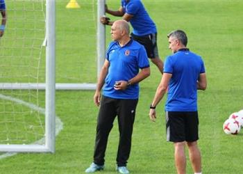 كارتيرون يطمئن على السباعي المصاب في الأهلي قبل مباراة الوصل بالبطولة العربية