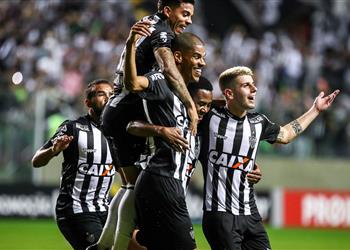 موندو ديبورتيفو مدافع برازيلي على رادار برشلونة