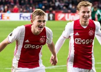 رونالد كومان يرفض الحديث عن مفاوضات برشلونة وثنائي أياكس