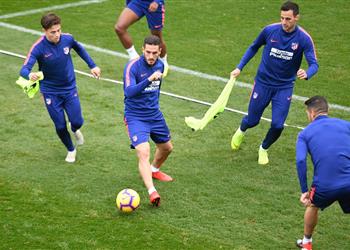 غياب سباعي أتليتكو مدريد عن التدريبات الجماعية قبل مواجهة برشلونة