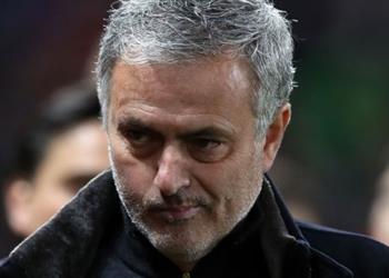 مورينيو يحاول إقناع لاعب مانشستر يونايتد بالبقاء