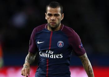 داني ألفيس يصمم اللاعب المثالي لبرشلونة