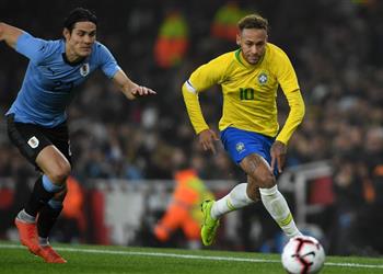 نابولي ينتظر إشارة كافاني بعد مشادته مع نيمار