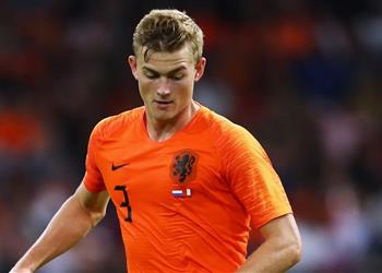 دي ليخت ي صدم برشلونة