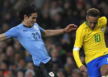 كافاني يوضح ماذا قال لنيمار بعد خلافهما في مباراة البرازيل وأوروجواي