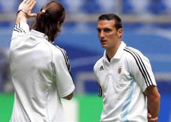مدرب الأرجنتين عدم تدريب ميسي في المنتخب شوكة في ظهري