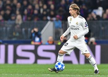 تقارير إنتر ميلان يستسلم تجاه ضم مودريتش ويحدد بديله من برشلونة