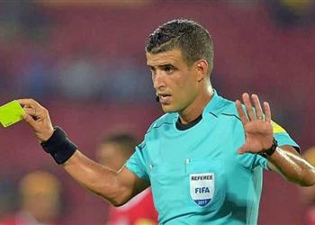 كاف يقرر إيقاف حكم مباراة الأهلي والترجي بعد سيكازوي