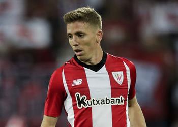 أتلتيك بيلباو يصدم ليفربول ويجدد عقد لاعبه