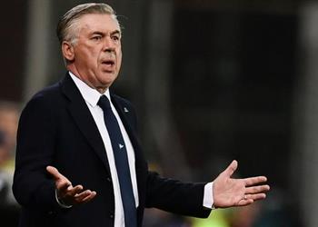 أنشيلوتي يرفض استبعاد عودة كافاني إلى نابولي