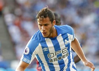 رمضان صبحي يشاهد انتصار هيدرسفيلد على ولفرهامتون